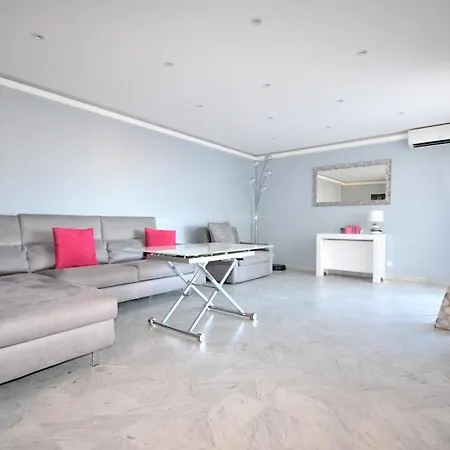 Bel Calme Et Tres Lumineux * Антіб